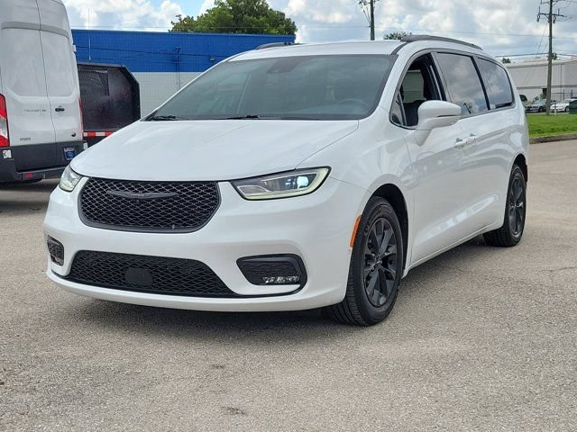 Used 2021 Chrysler Pacifica Touring-L w/ Premium & Safety Sphere Group FWD image 3