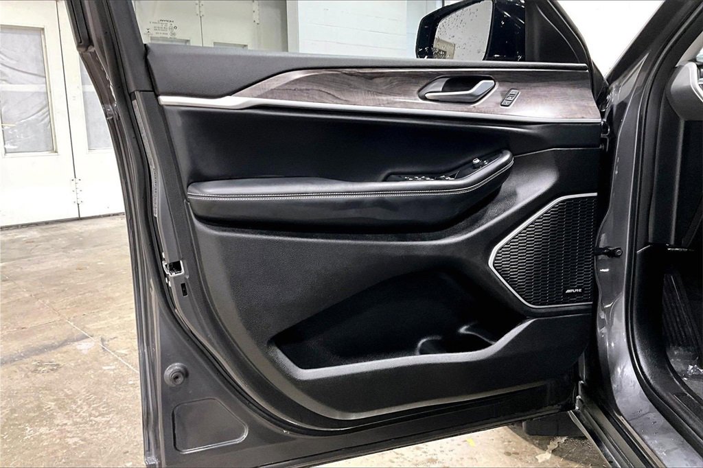 Used 2021 Jeep Grand Cherokee L Limited image 22