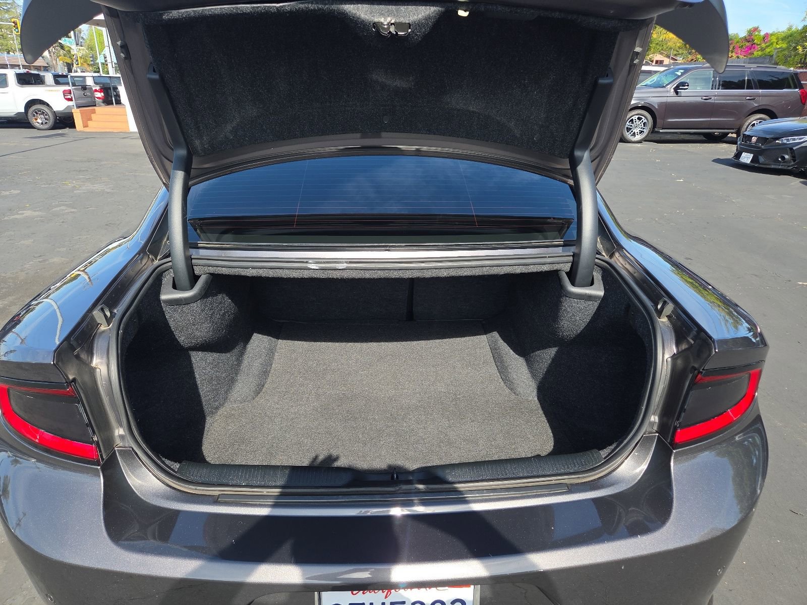Used 2018 Dodge Charger R/T RWD image 8