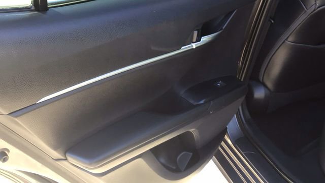 Used 2020 Toyota Camry SE image 14