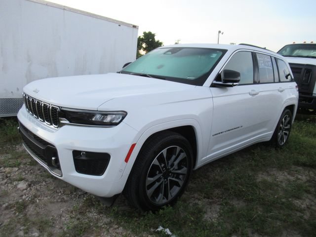 Used 2024 Jeep Grand Cherokee Overland AWD/4WD image 3