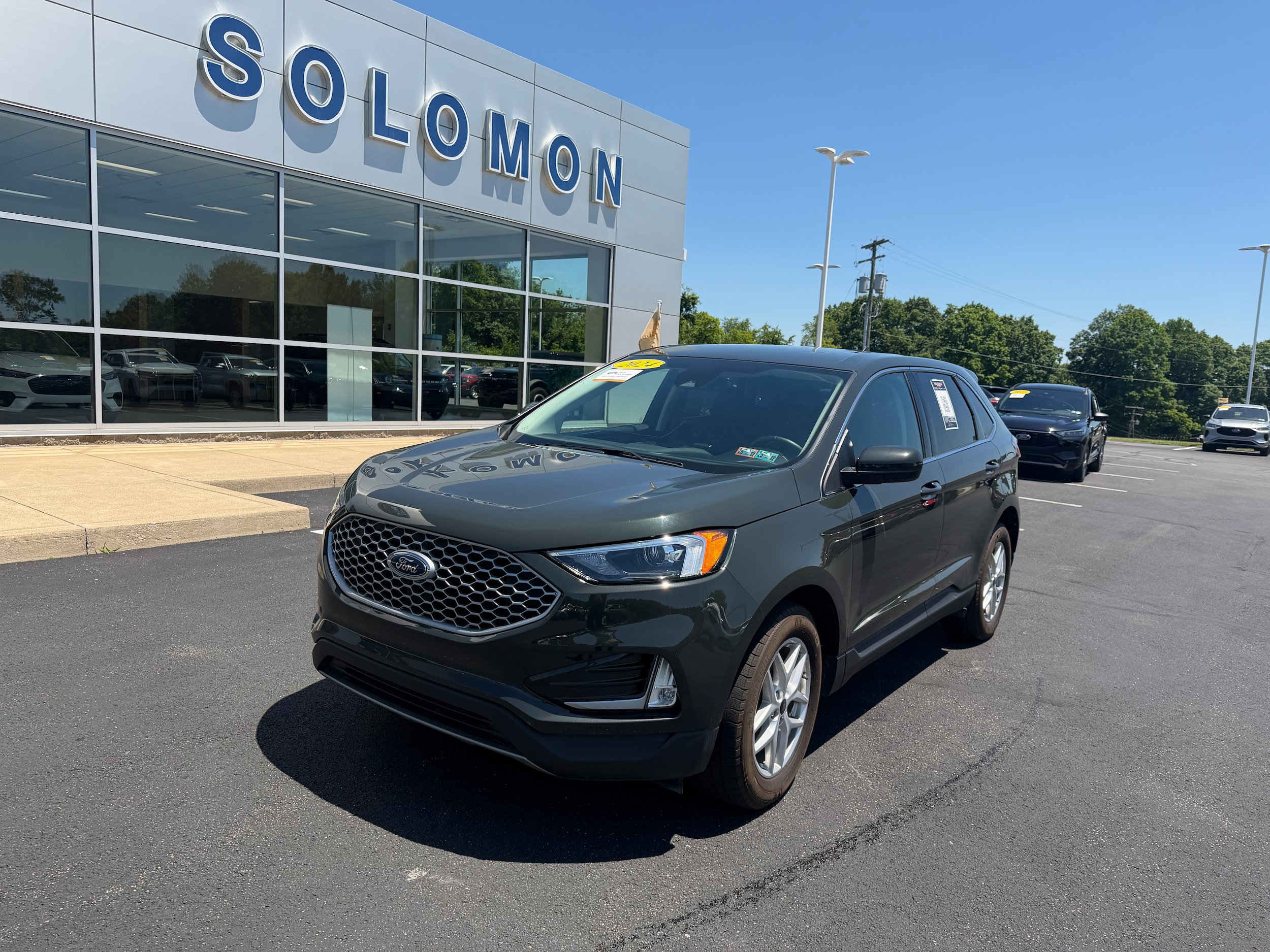 Certified 2024 Ford Edge SEL w/ Convenience Package AWD/4WD image 2