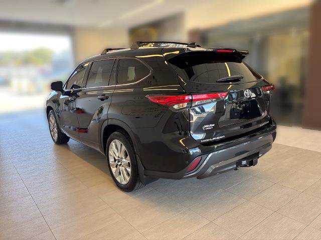 Used 2021 Toyota Highlander Limited AWD/4WD image 3