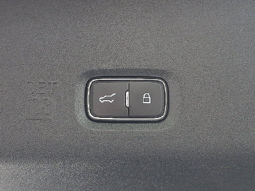 Certified 2025 Ford Expedition Active AWD/4WD image 30