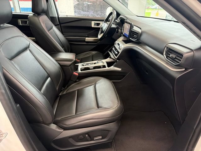 Certified 2023 Ford Explorer XLT w/ Equipment Group 202A AWD/4WD image 14