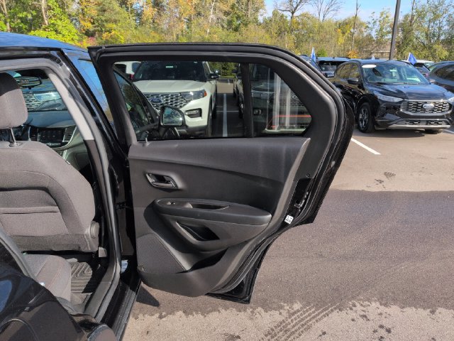 Used 2022 Chevrolet Trax LS w/ Tint and Cruise Package AWD/4WD image 16