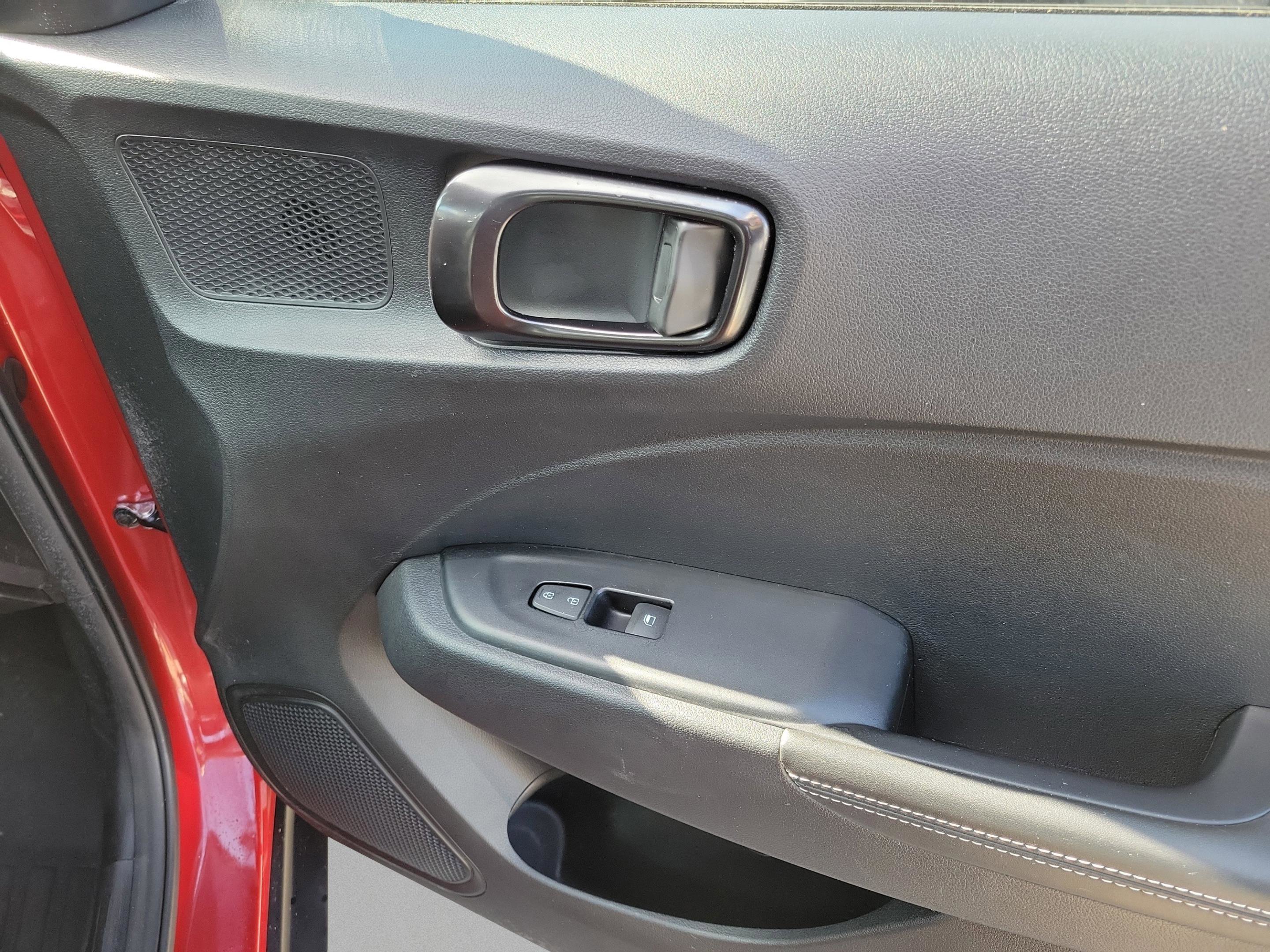 Used 2023 Hyundai Venue Limited image 23