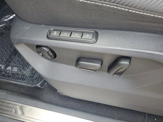 Used 2023 Volkswagen Atlas Cross Sport SEL image 26