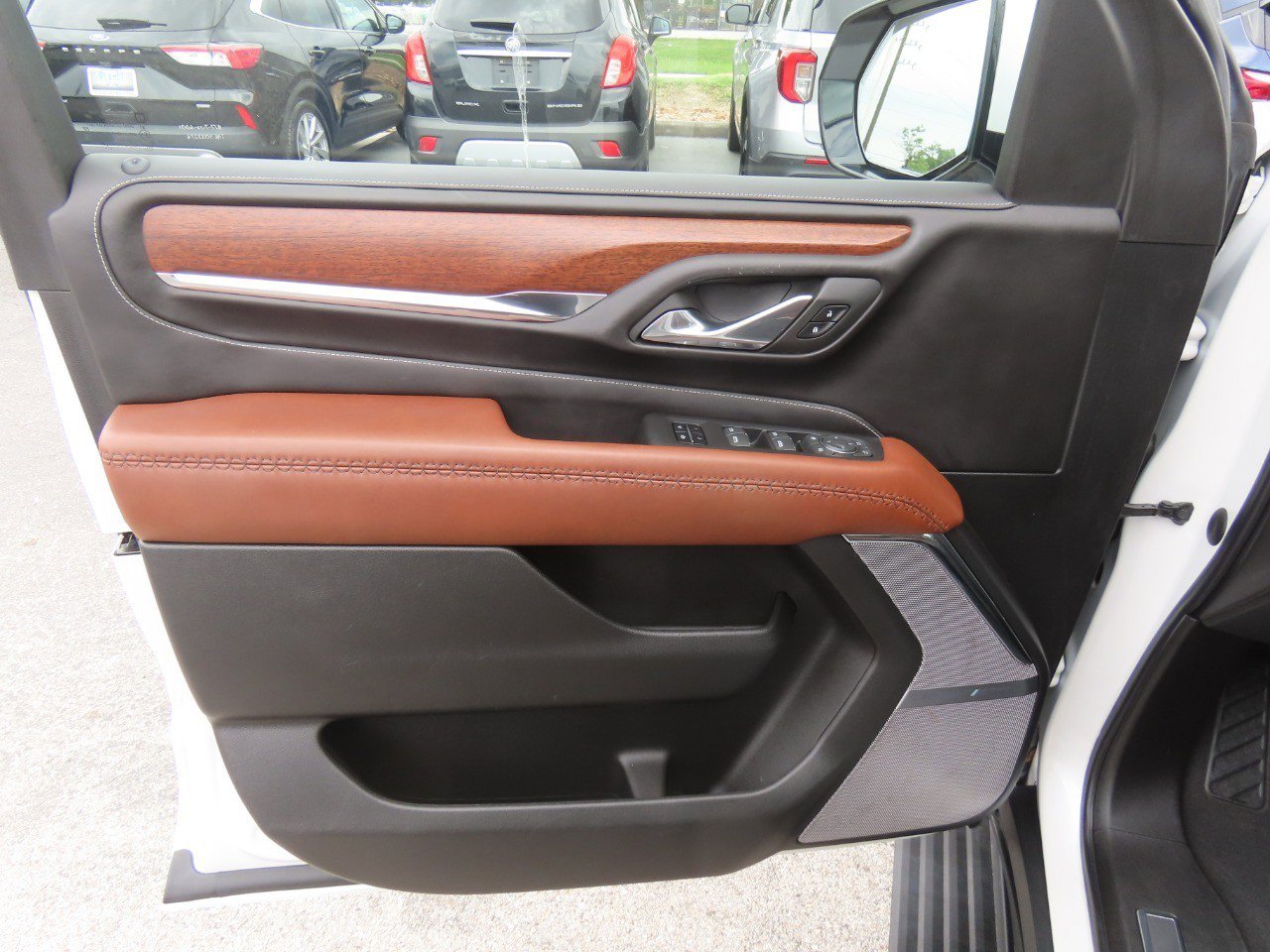 Used 2023 GMC Yukon XL Denali Ultimate AWD/4WD image 25
