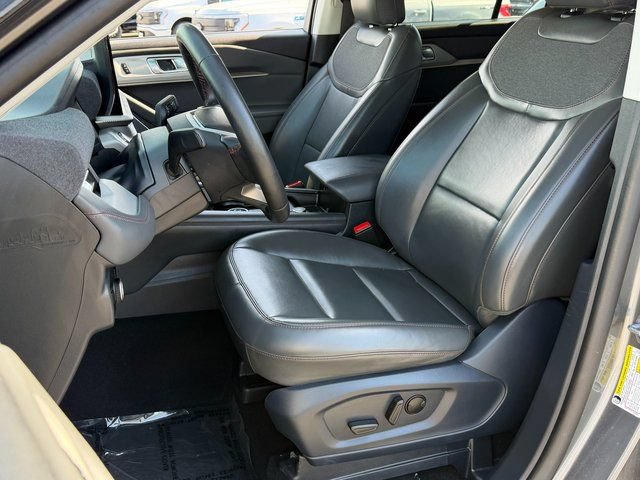 Certified 2025 Ford Explorer Active w/ Active Comfort Package AWD/4WD image 8