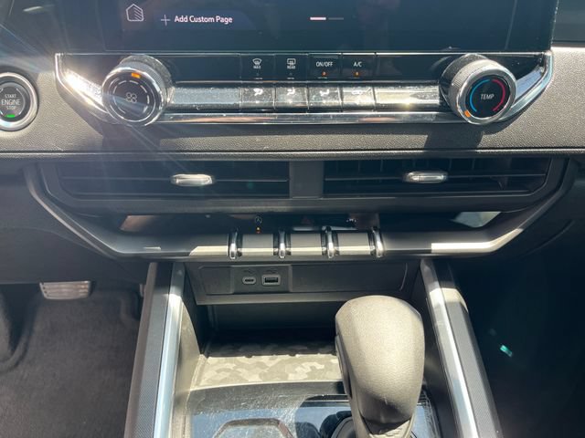 Used 2023 Chevrolet Colorado Trail Boss w/ Technology Package AWD/4WD image 33