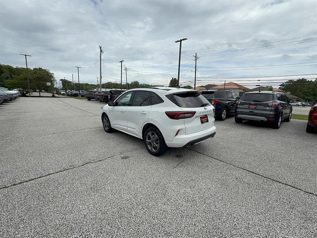 Certified 2023 Ford Escape ST-Line w/ Tech Pack #1 AWD/4WD image 3