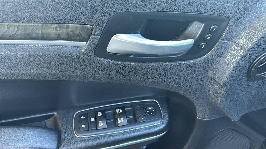 Used 2018 Chrysler 300 Limited w/ Safetytec Plus Group image 18