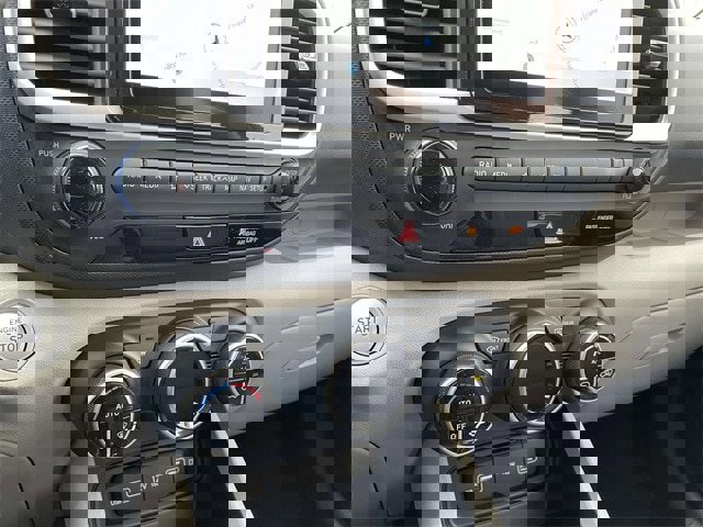 Used 2022 Hyundai Venue Limited image 28