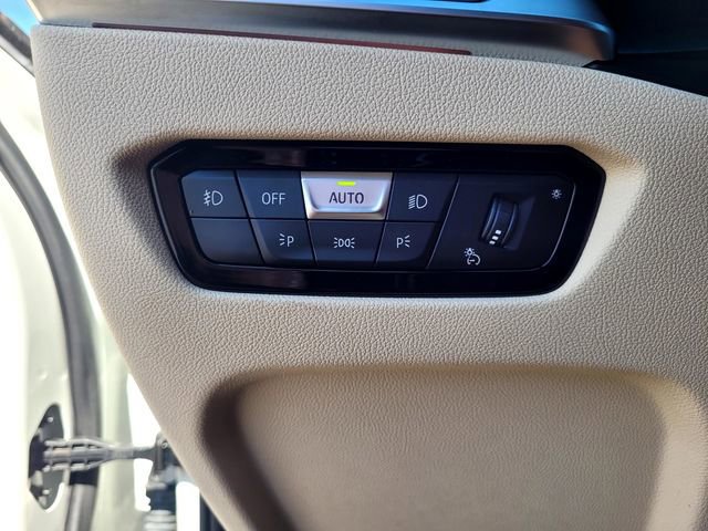 Used 2022 BMW 330i Sedan w/ M Sport Package image 16