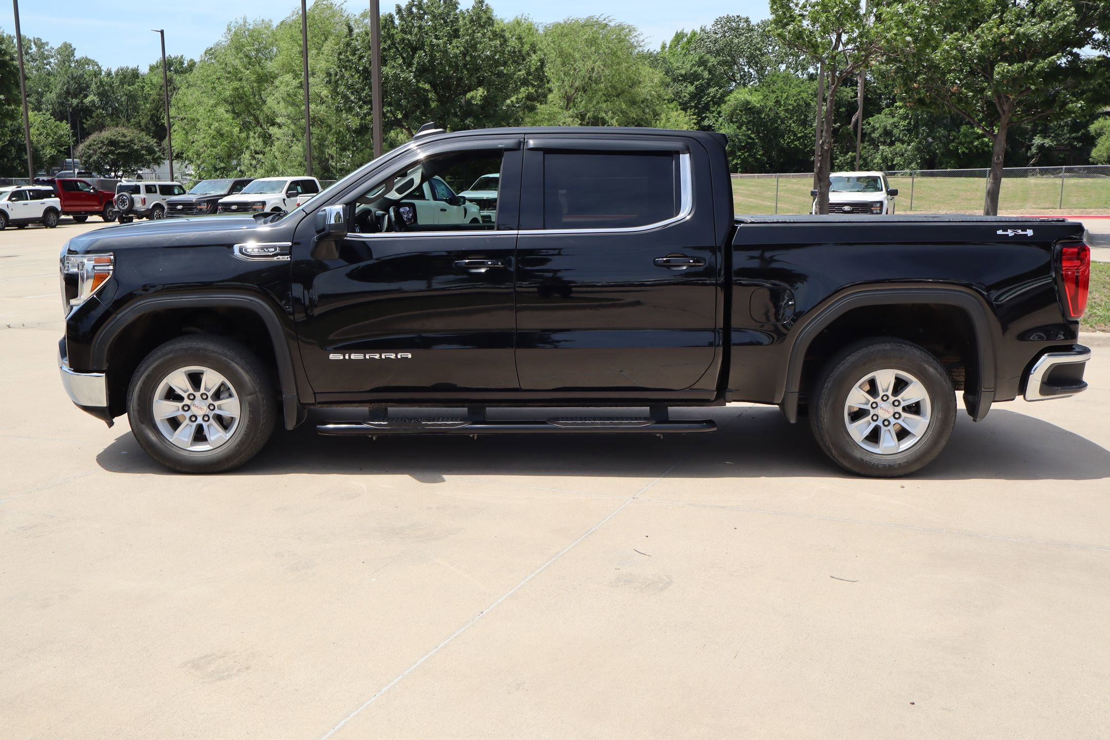 Used 2021 GMC Sierra 1500 SLE w/ Preferred Package AWD/4WD image 9