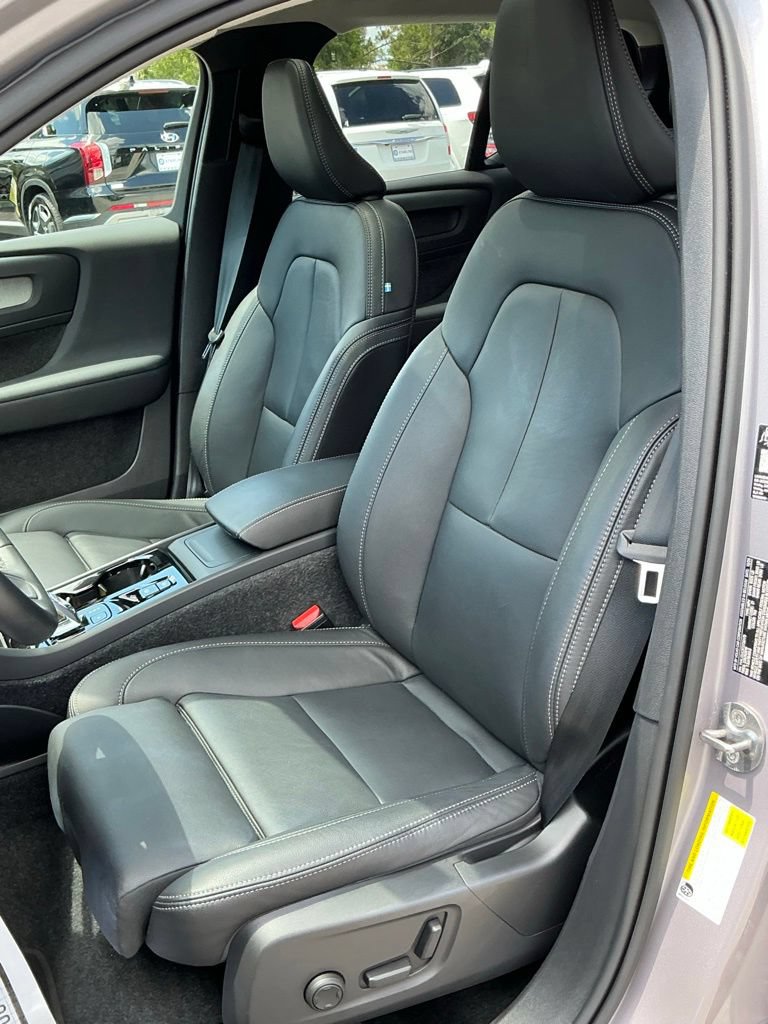 Used 2026 Volvo XC40 B5 Plus AWD/4WD image 36