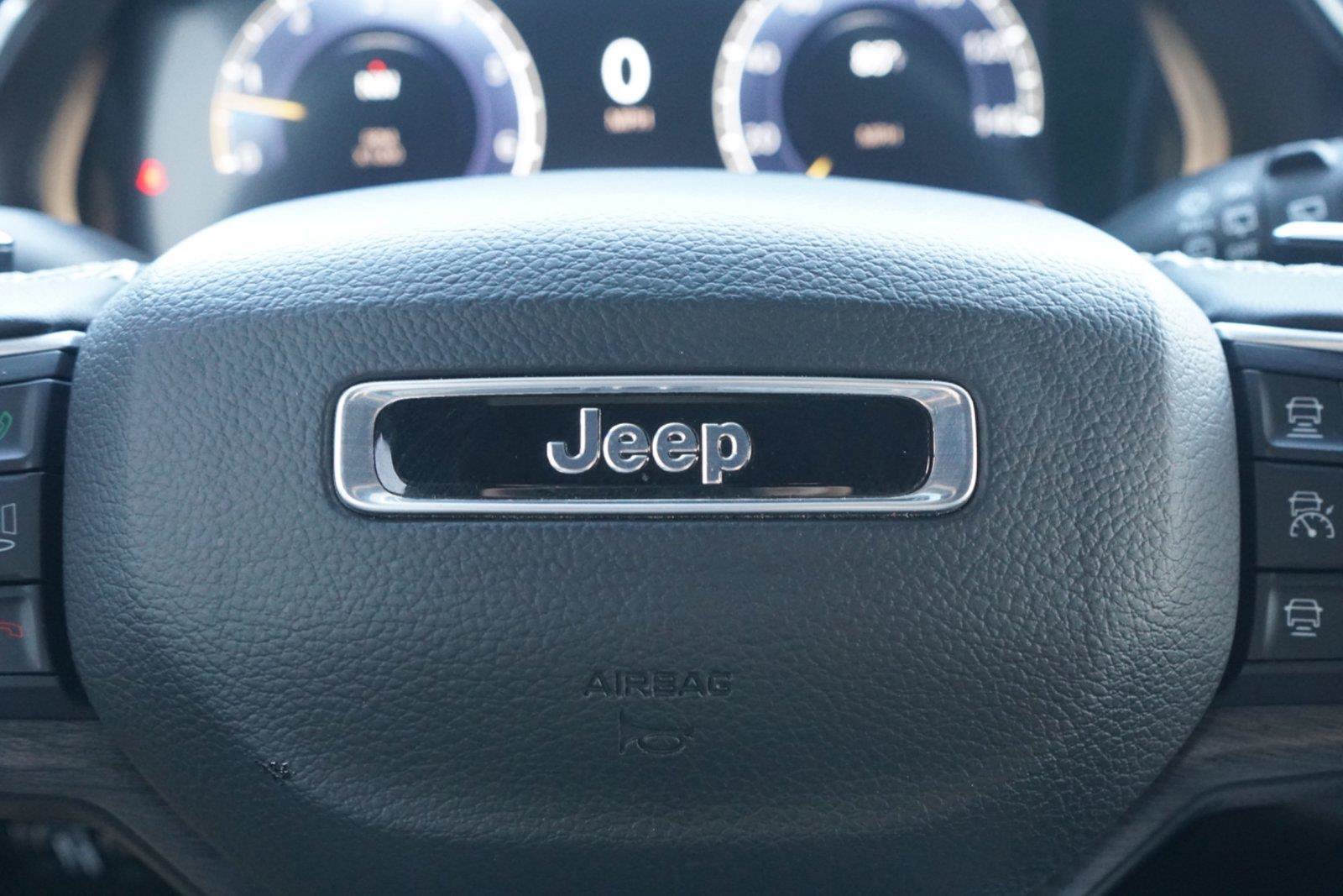 Used 2024 Jeep Grand Cherokee Limited w/ Black Appearance Package AWD/4WD image 14