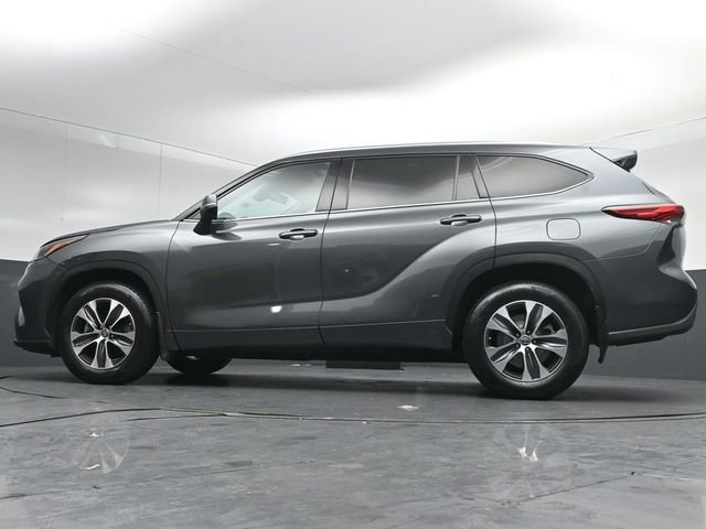 Used 2021 Toyota Highlander XLE image 6