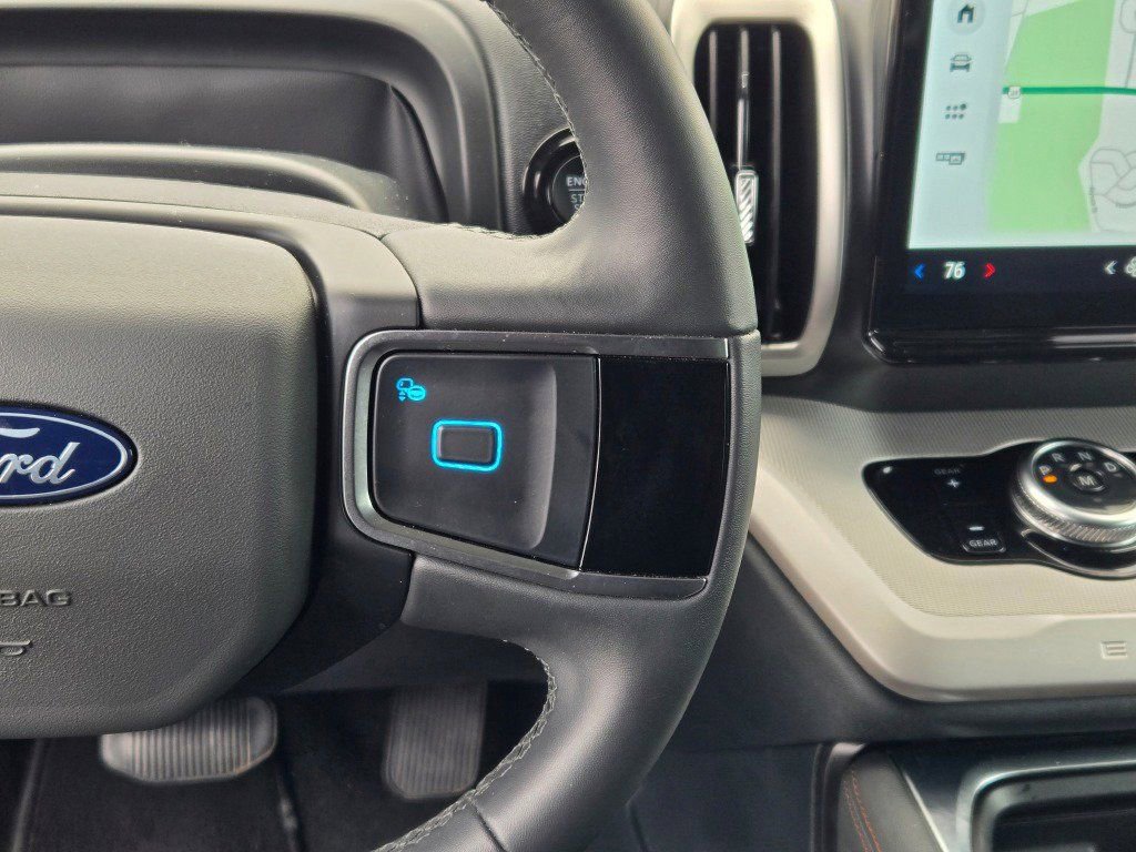 Certified 2025 Ford Expedition Active AWD/4WD image 39