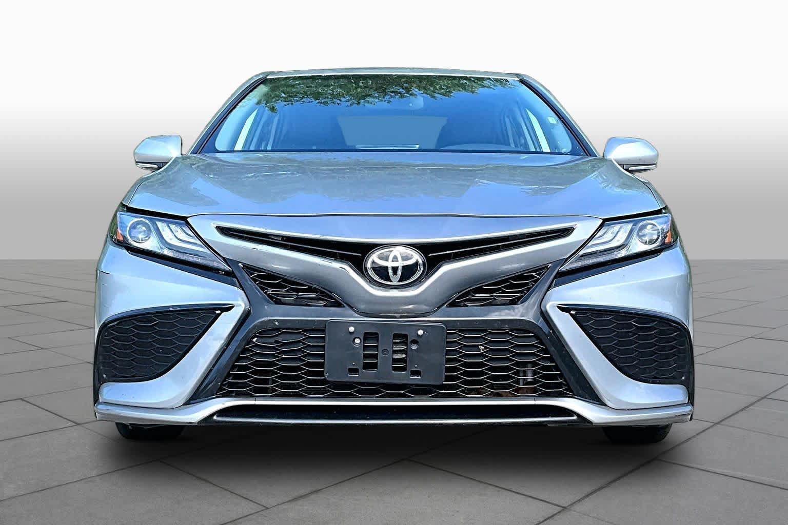 Used 2024 Toyota Camry XSE FWD image 4