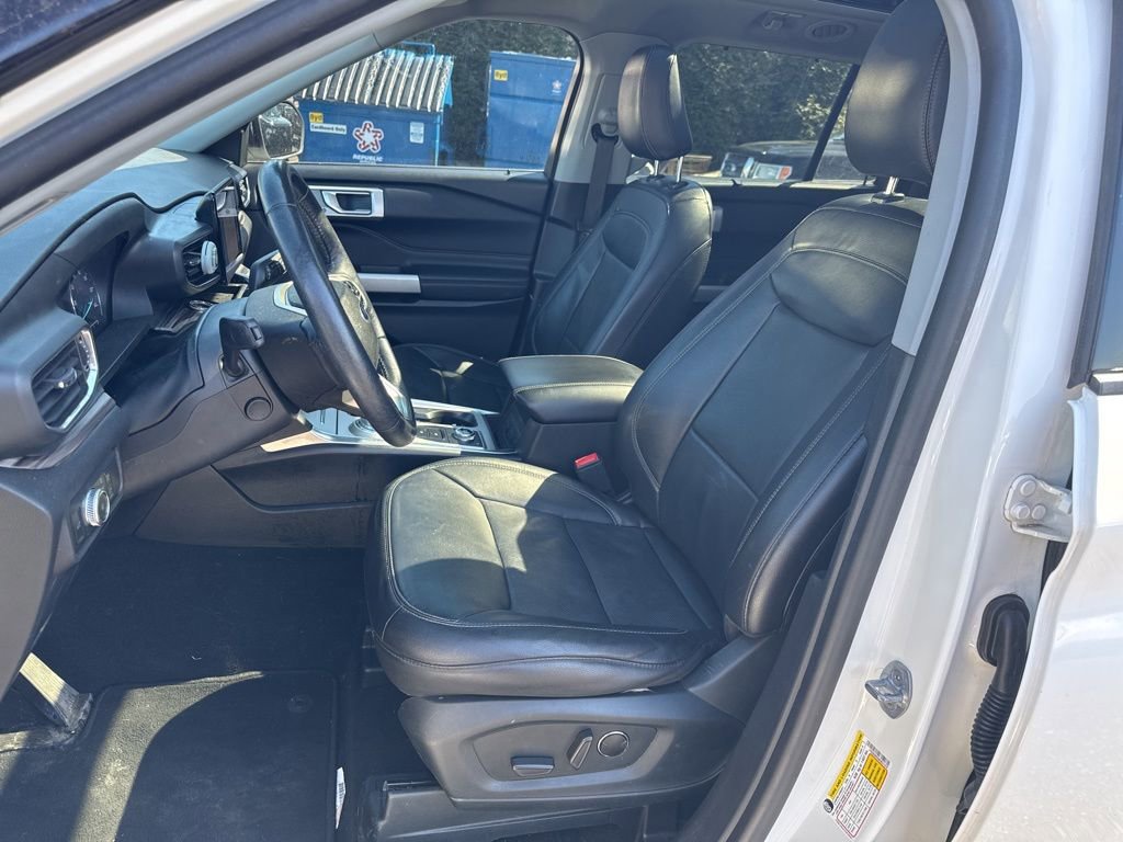 Certified 2022 Ford Explorer Limited w/ Equipment Group 301A image 9