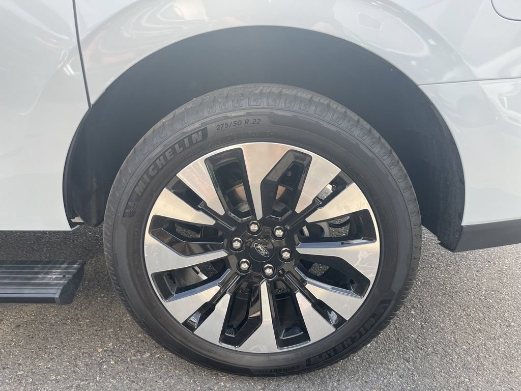 Certified 2025 Ford Expedition Max Platinum w/ Stealth Appearance Package AWD/4WD image 27