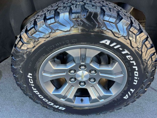 Used 2020 Chevrolet Tahoe LT w/ Off-Road Package AWD/4WD image 11