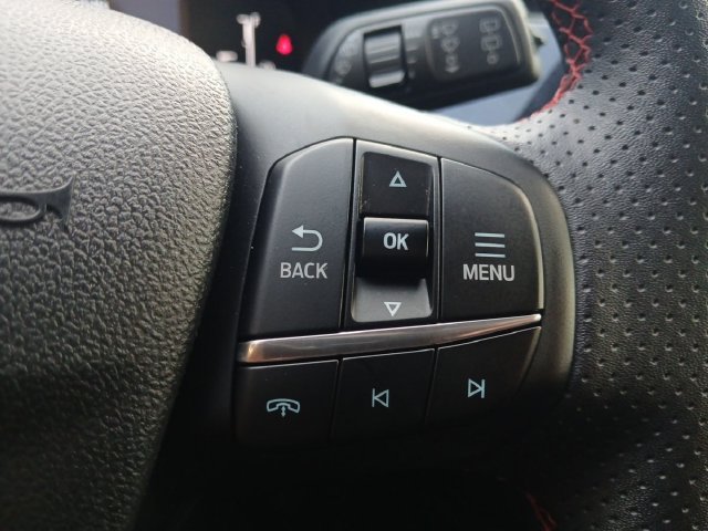 Certified 2025 Ford Escape ST-Line Select AWD/4WD image 26