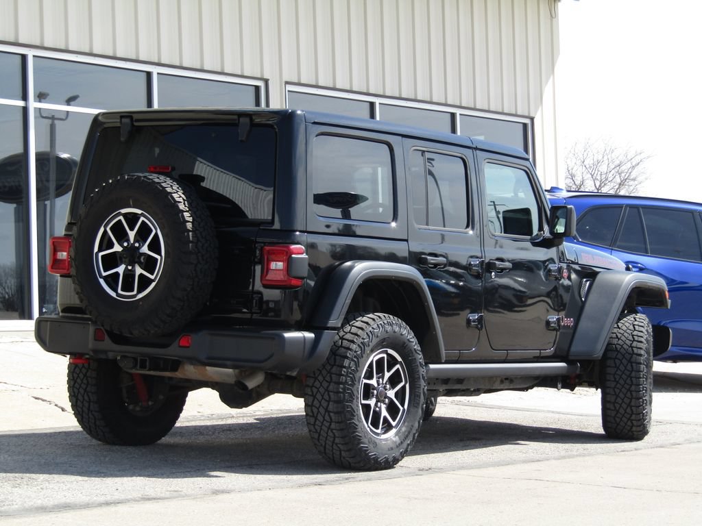 Used 2025 Jeep Wrangler Unlimited Rubicon w/ Convenience Group AWD/4WD image 3