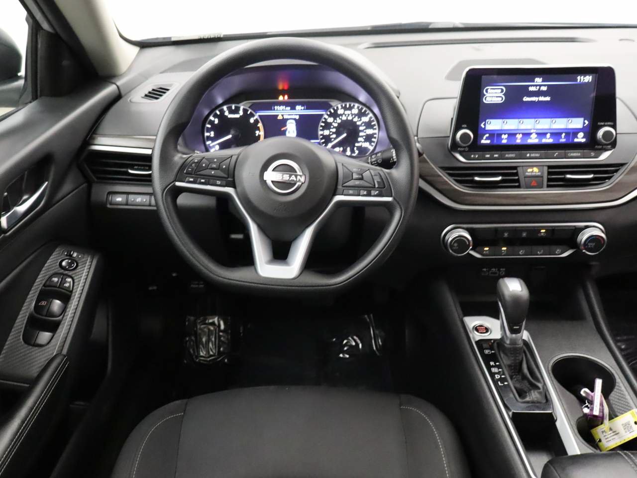 Used 2025 Nissan Altima 2.5 SV FWD image 14