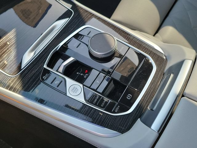 Used 2024 BMW X5 sDrive40i w/ M Sport Package RWD image 11