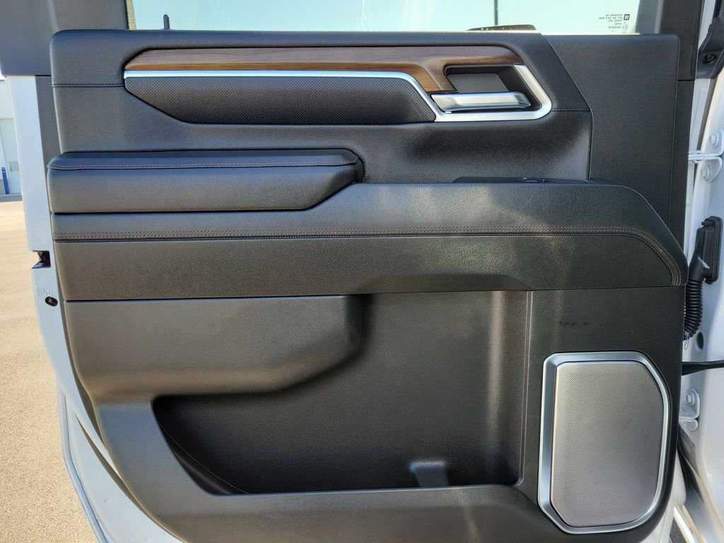 Used 2024 Chevrolet Silverado 2500 High Country w/ High Country Premium Package AWD/4WD image 12