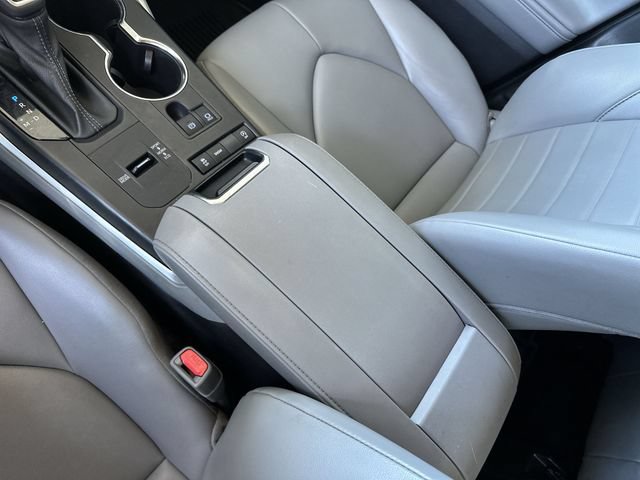 Used 2022 Toyota Highlander XLE FWD image 21