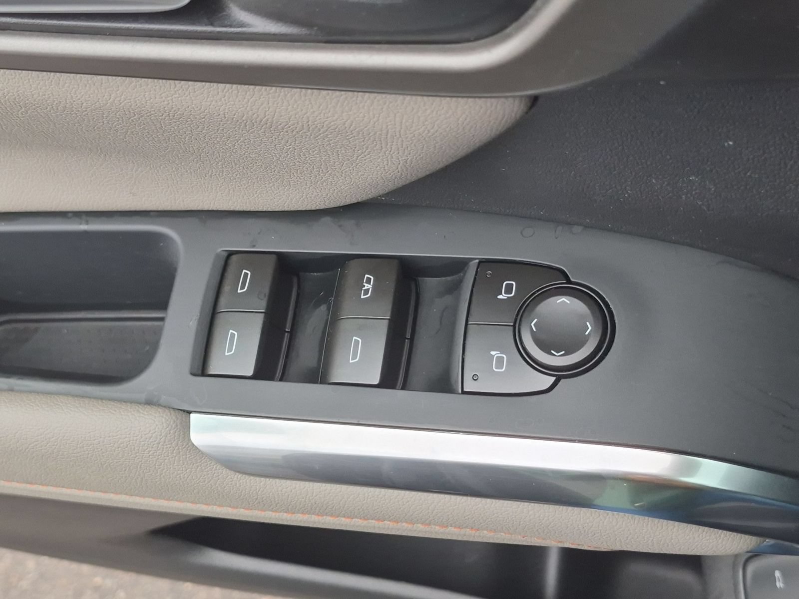 Used 2026 Chevrolet Traverse LT w/ Driver Confidence Package FWD image 15