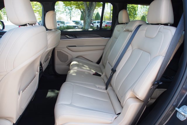 Used 2024 Jeep Grand Cherokee L Limited w/ Black Appearance Package image 22