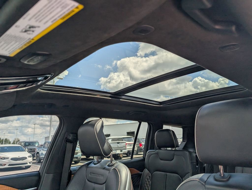 Used 2023 Jeep Grand Cherokee L Summit AWD/4WD image 17