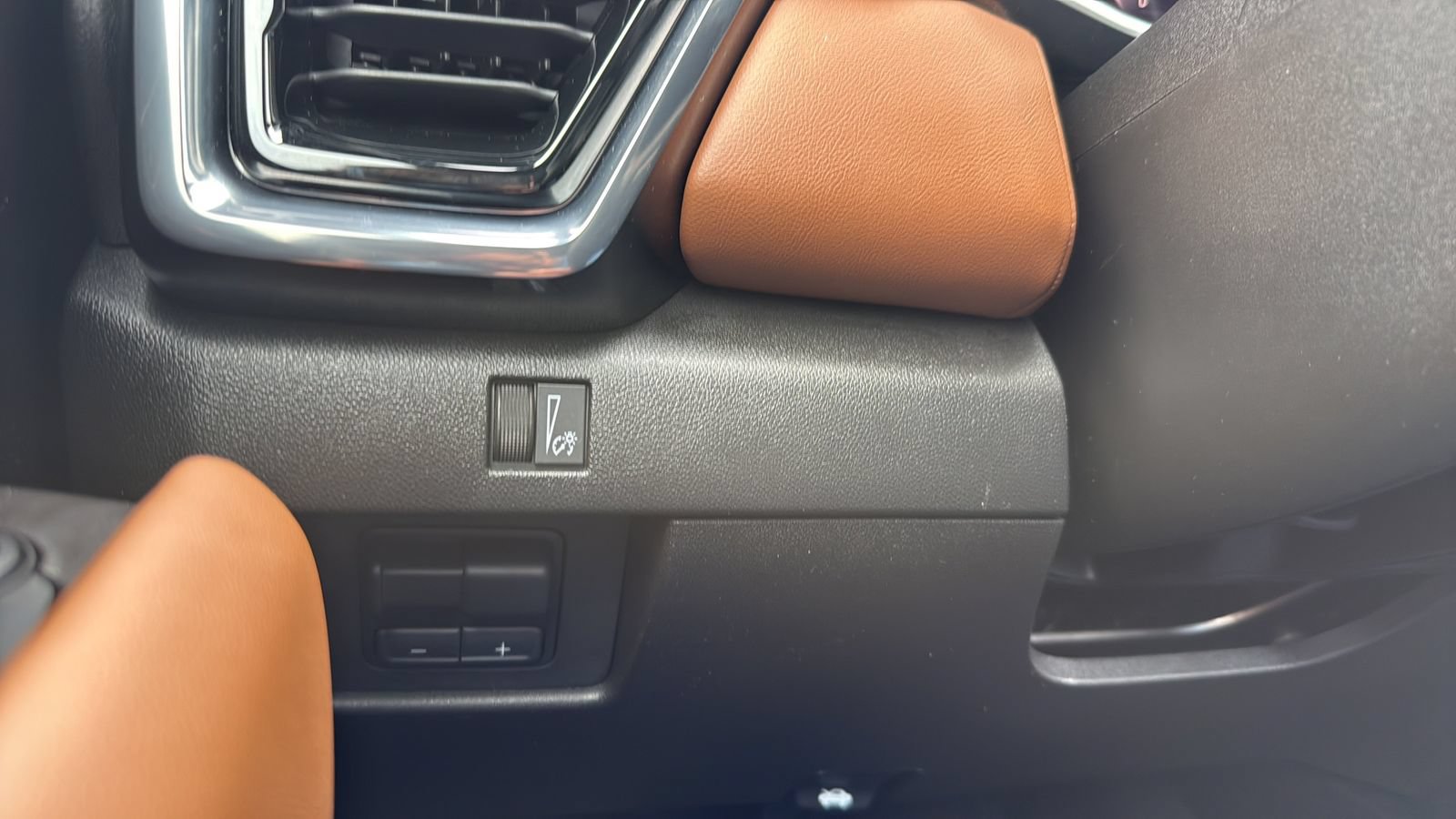 Used 2024 GMC Canyon AT4 w/ AT4 Premium Package AWD/4WD image 17