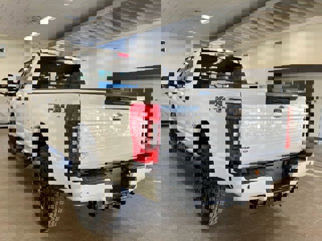 Certified 2022 Ford F250 XLT w/ Black Appearance Package image 5