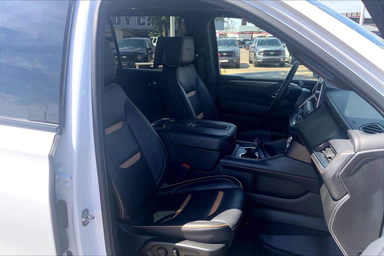 Used 2024 GMC Yukon XL AT4 w/ AT4 Premium Package AWD/4WD image 9