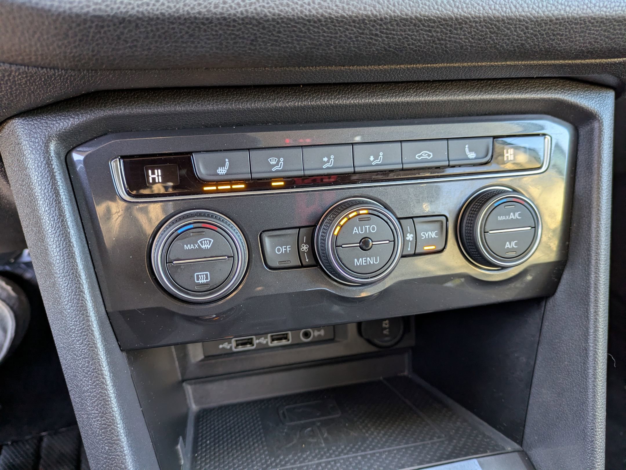 Used 2020 Volkswagen Tiguan SE image 24