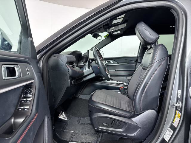 Certified 2025 Ford Explorer ST-Line w/ ST-Line Street Pack image 12