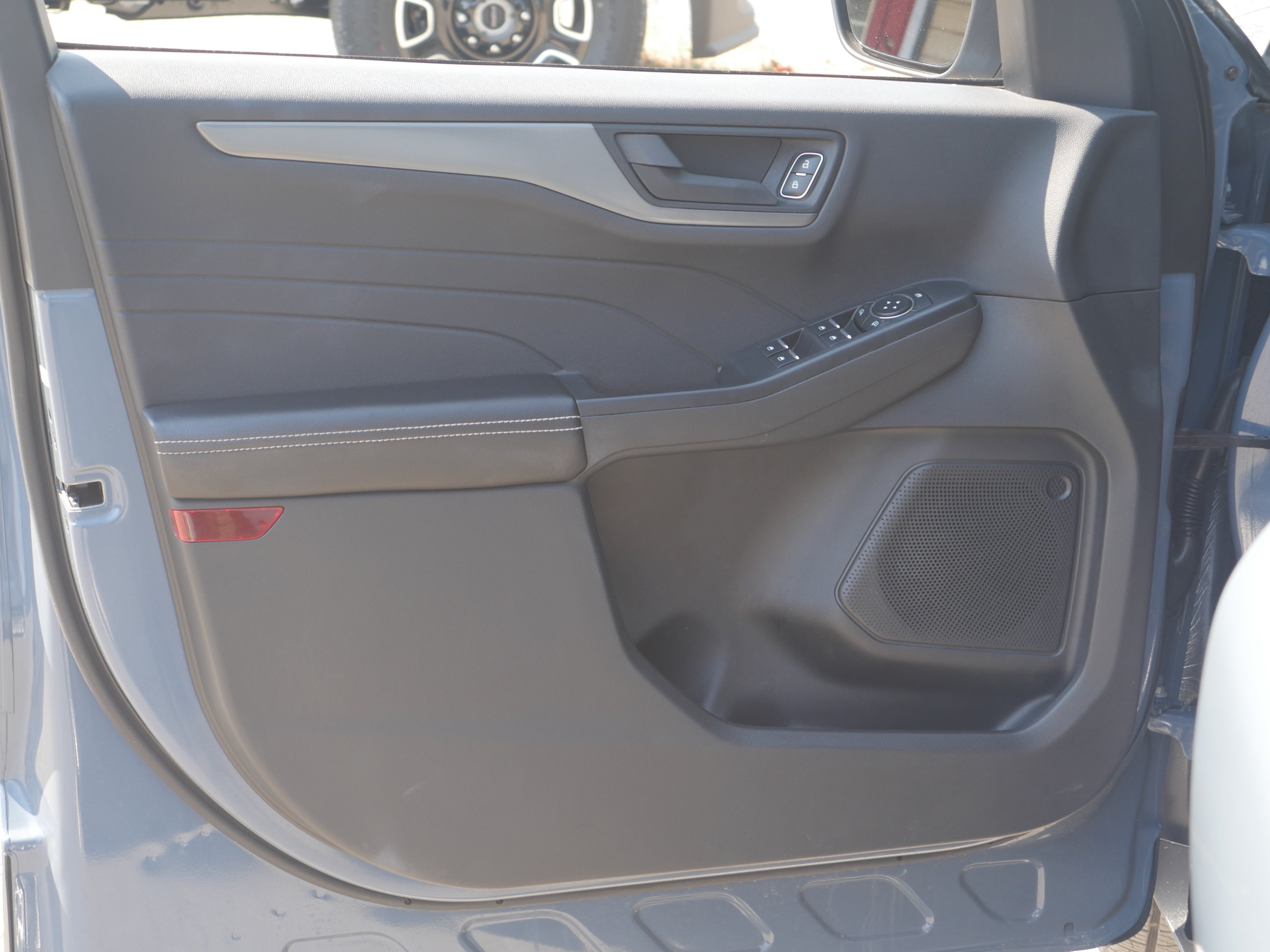 Certified 2025 Ford Escape Active AWD/4WD image 33