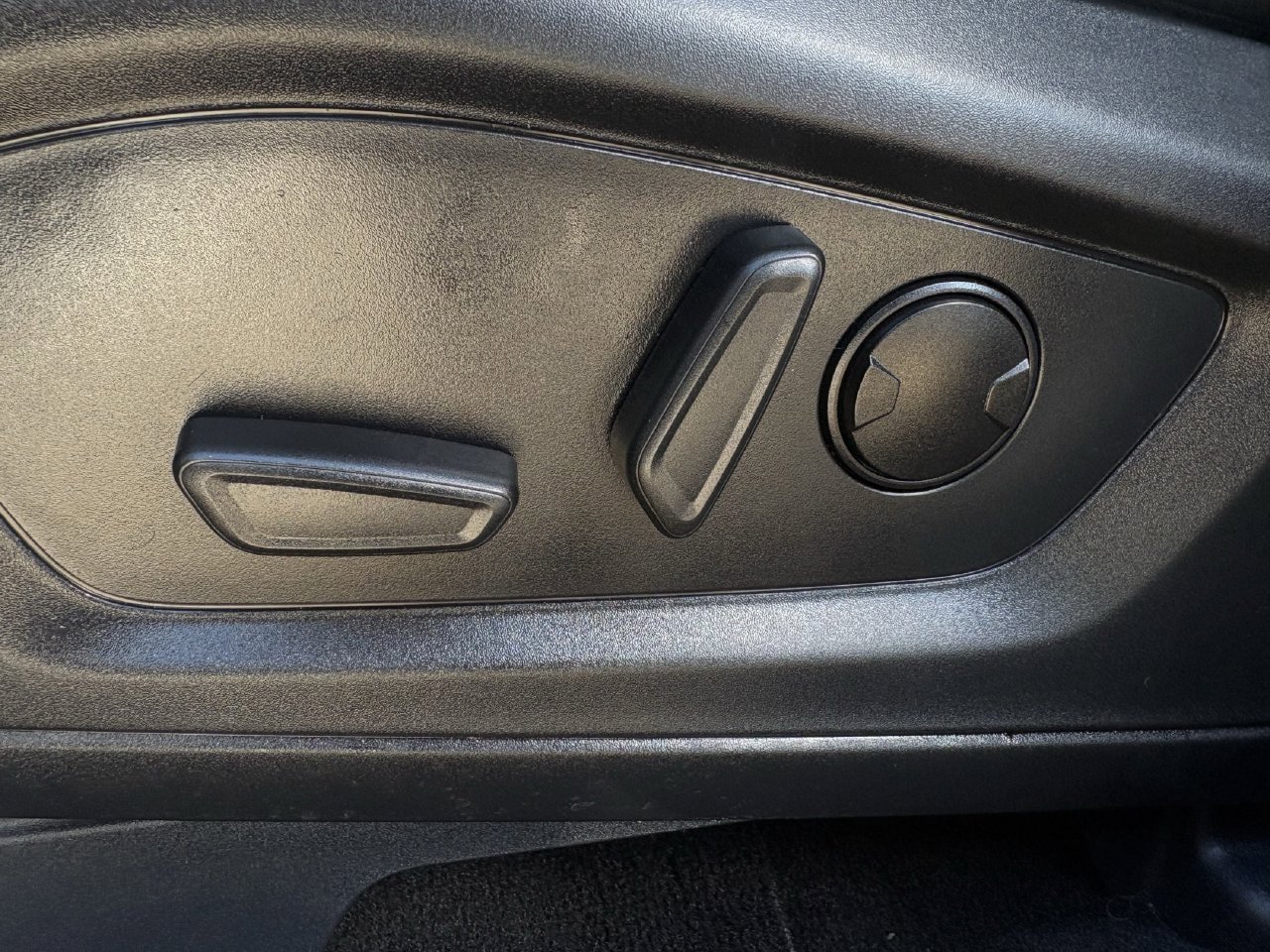 Certified 2025 Ford Explorer ST-Line AWD/4WD image 26