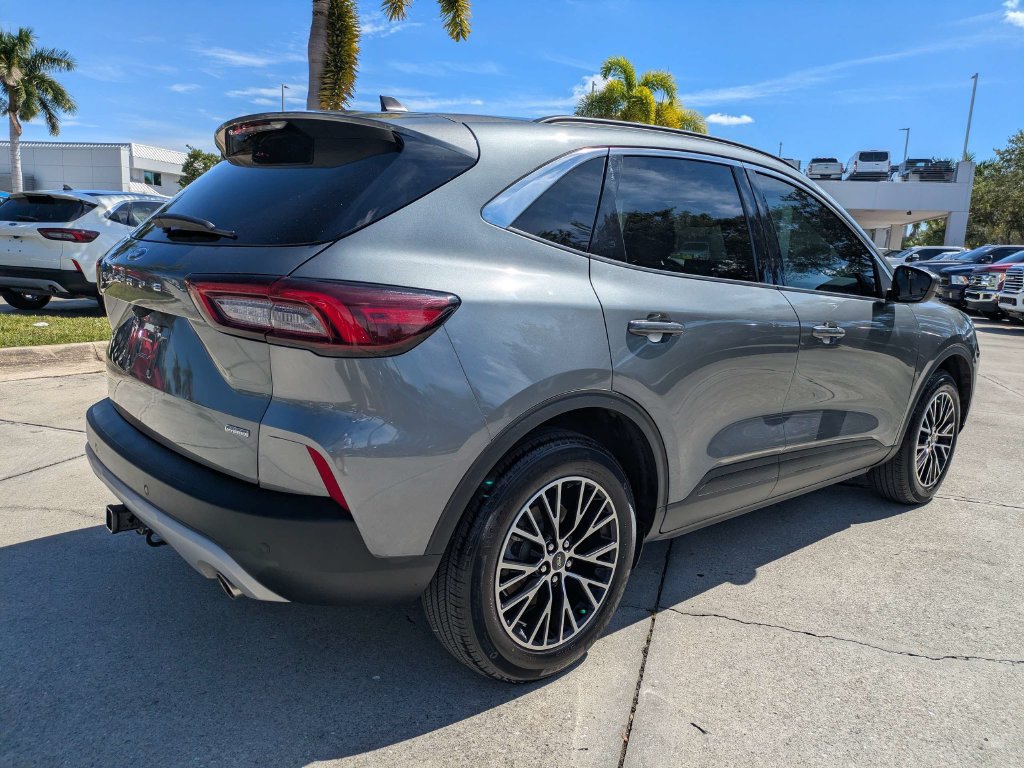 Certified 2024 Ford Escape SE w/ Class II Trailer Tow Package FWD image 4