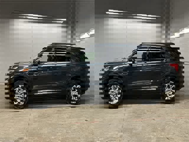 Certified 2022 Ford Explorer XLT w/ Equipment Group 202A image 2