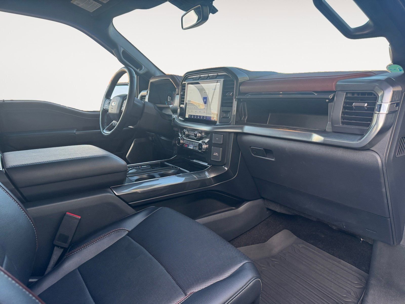 Certified 2022 Ford F150 Lariat w/ Equipment Group 502A High image 15