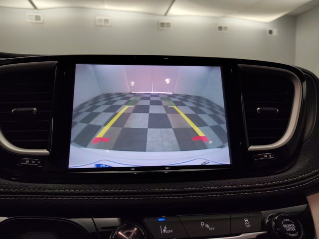 Used 2024 Chrysler Pacifica Limited FWD image 4