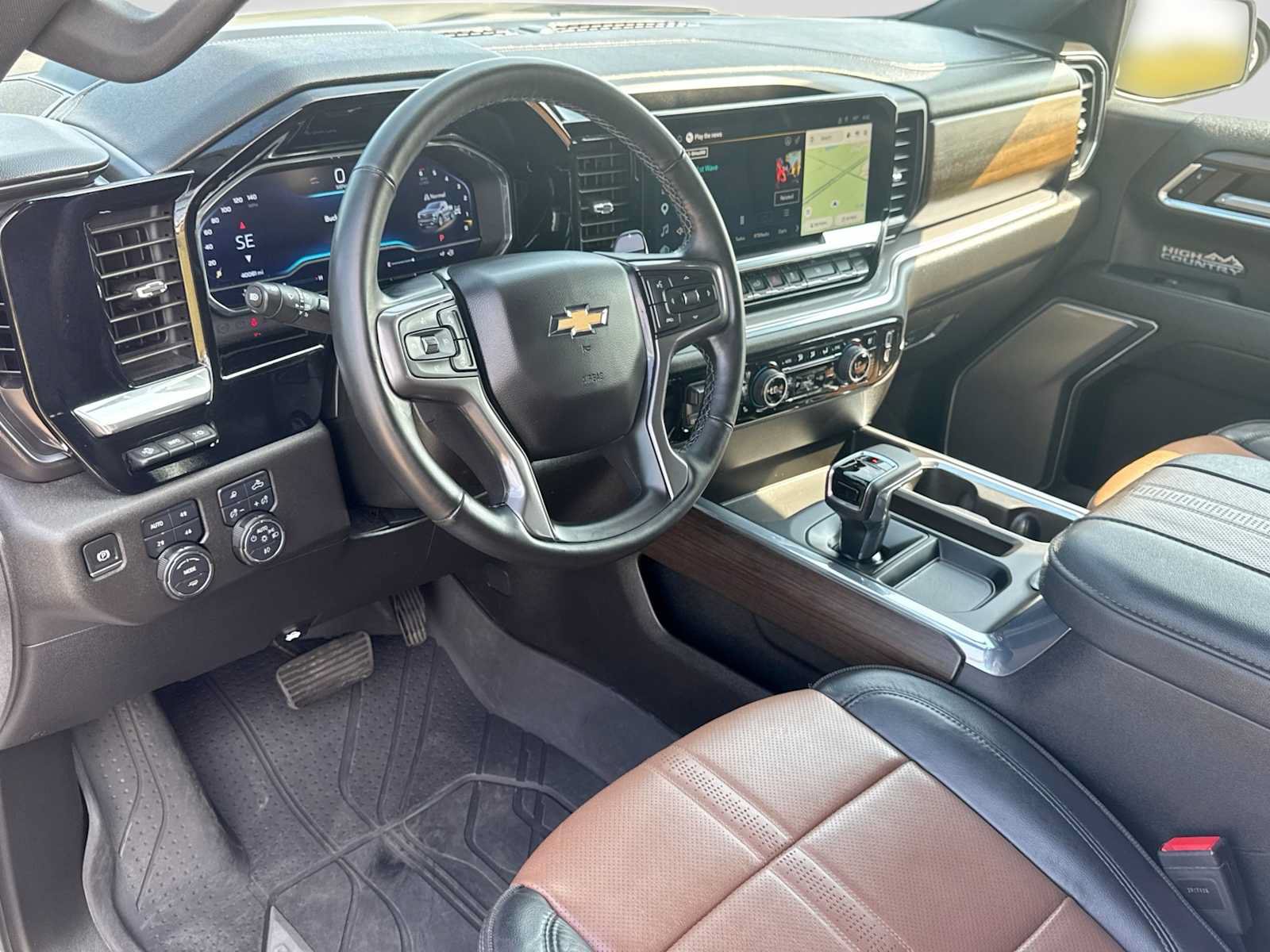 Used 2024 Chevrolet Silverado 1500 High Country w/ High Country Premium Package AWD/4WD image 2