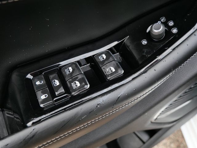 Used 2022 Jeep Grand Cherokee L Overland w/ Luxury Tech Group IV AWD/4WD image 13